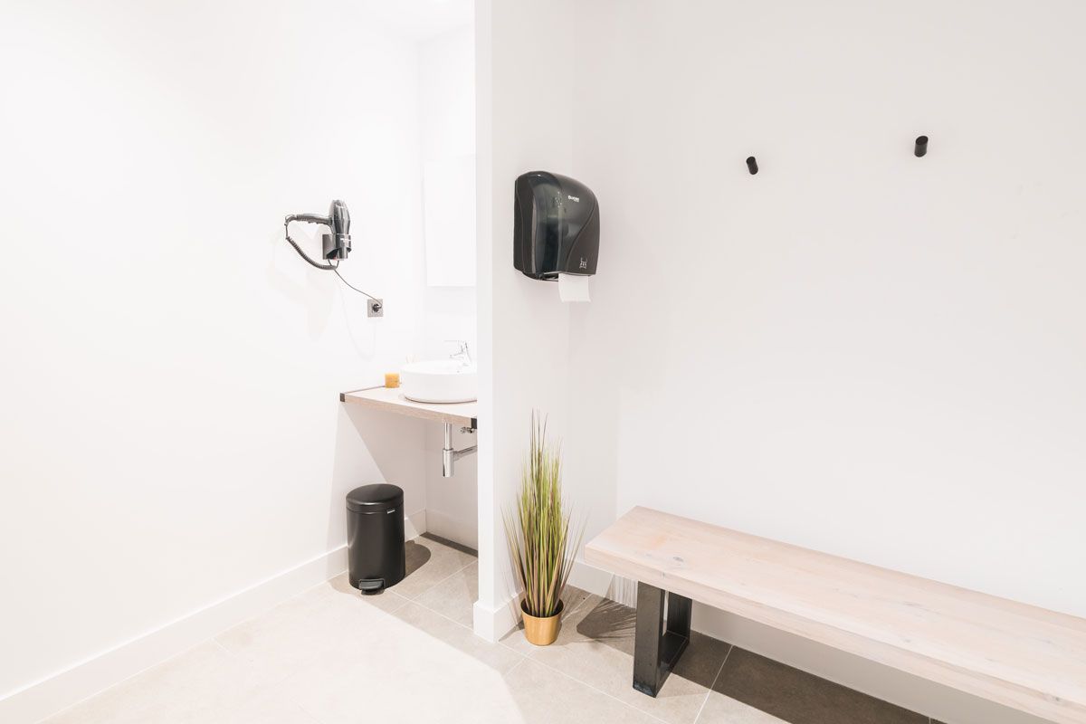 Taquillas y Baños en Oreka EP Centro de Entrenamiento, notrición y Fisioterapia en Irún Taquillas y Baños en Oreka EP Centro de Entrenamiento, notrición y Fisioterapia en Irún